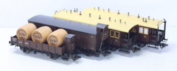 Marklin  43981   modeltrein personenwagonset   4 delige gemixte personengoederenwagen set met 2 assige personenrijtuigen en vatenwagen   pfalz bahn   h0 1