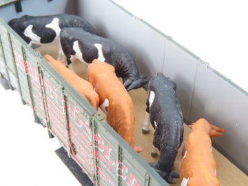 Trix h0   240782398924303   modeltrein goederenwagon 5   5 twee assige goederenwagens met oa hoge open bakwagen met huif   kbaysts